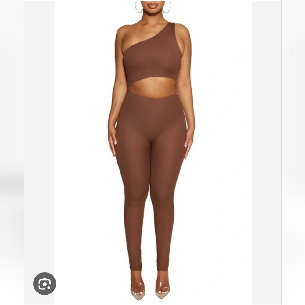 One shoulder keyhole jumpsuit